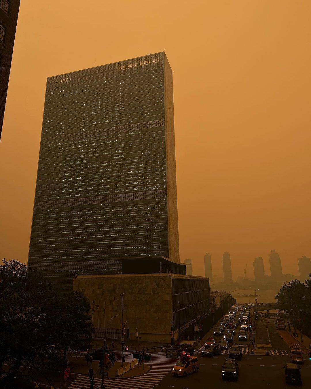 Photo showing red skies above the United Nations headquarters